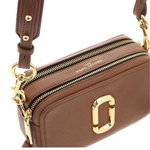 MARC JACOBS
Softshot shoulder bag in brown
